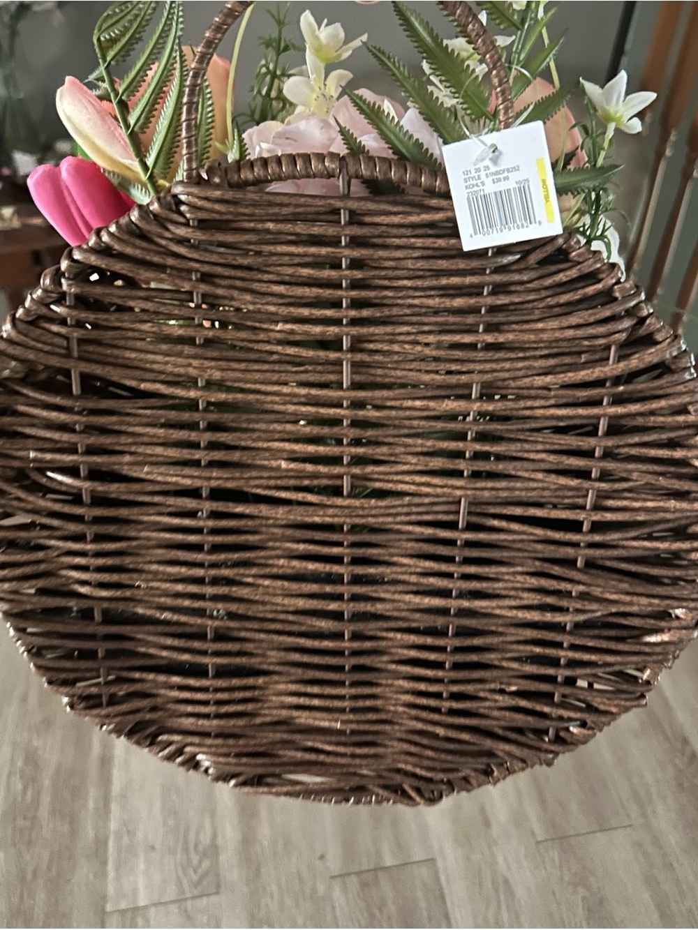 Mixed floral hanging basket - Picture 4 of 4